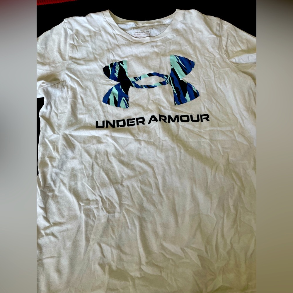 Under armor women’s tshirt